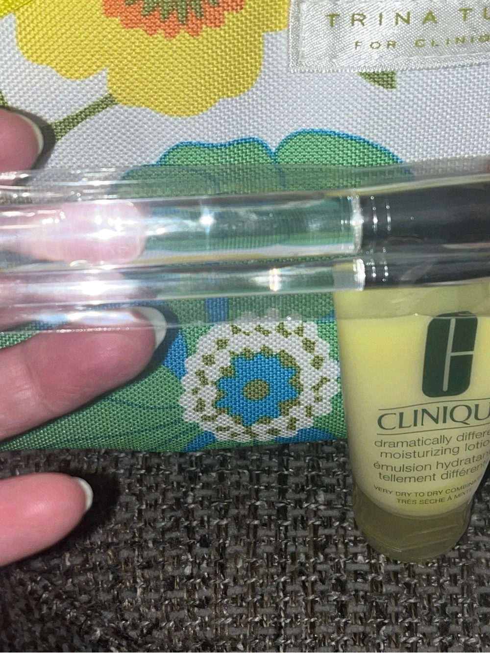 New Clinique 4 Piece w/Trina Turk Pouch